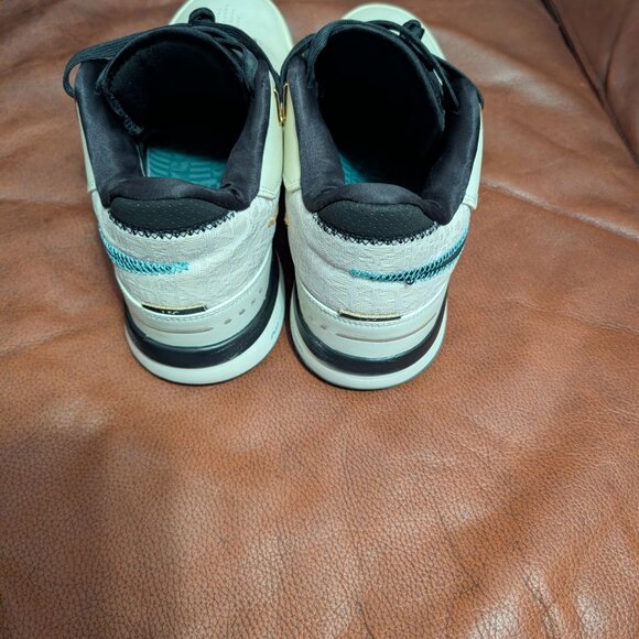 Lebron LFC sz 10 - Picture 3 of 7